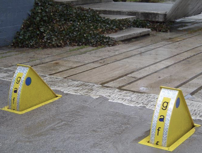 Gaff Barrier Mini Road Blocker