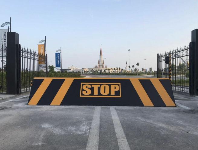 Hydraulic Road Blocker