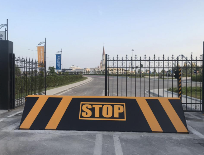 Hydraulic Road Blocker - Image 2