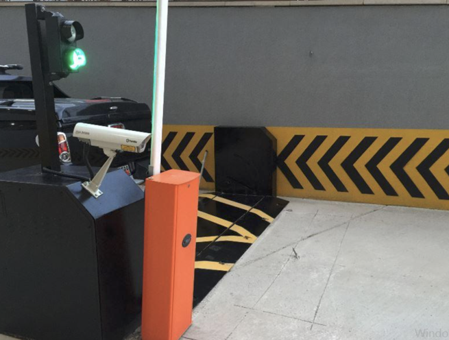 Surface Mounted Hydraulic Road Blocker - Image 4