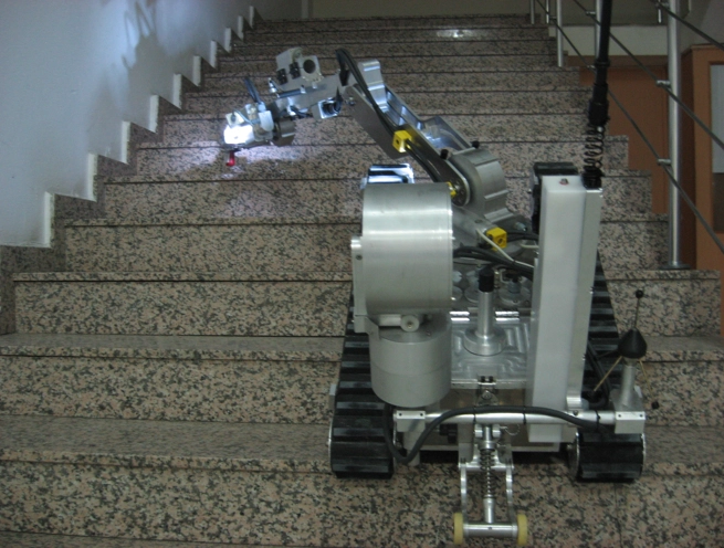Bomb Disposal Robot - Image 6