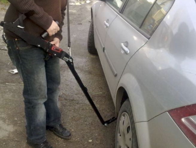 Handheld Mobile Under Vehicle Inspection Camera System - Image 4