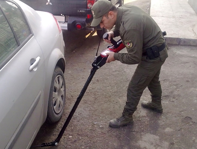 Handheld Mobile Under Vehicle Inspection Camera System - Image 7