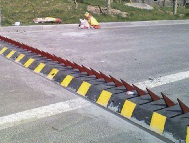 Hydraulic Speed Bump Spike Barrier - Image 3