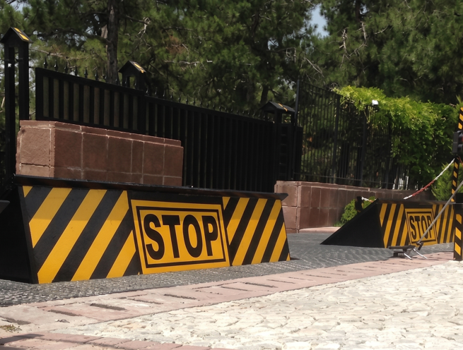 PAS68 M50 Crash Tested Impact Test Hydraulic Road Blocker - Image 1