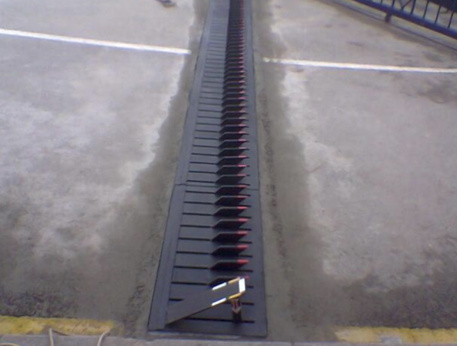 Foot Pedal Manual Spike Barrier - Image 2