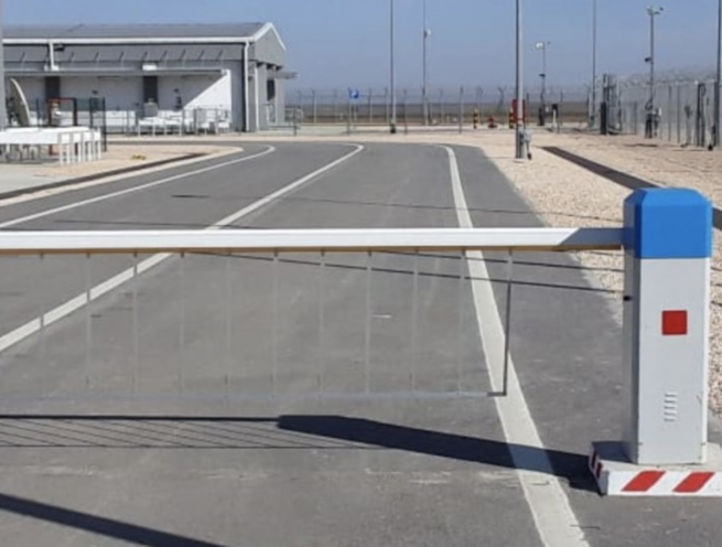 Electro Mechanic Drop Arm Barrier - Image 3