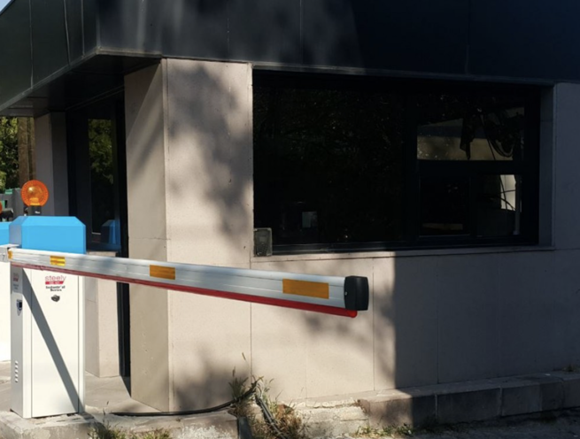 Electro Mechanic Drop Arm Barrier - Image 2