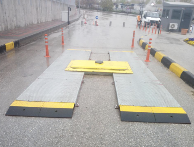 Mobile Surface Mounted Under Vehicle Inspection System - Image 2