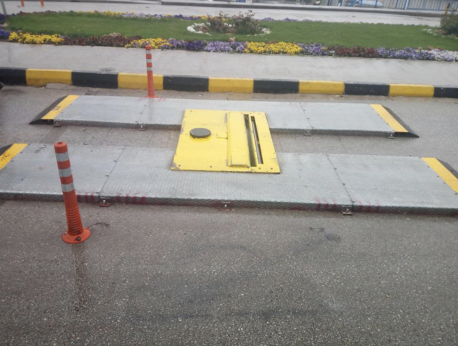 Mobile Surface Mounted Under Vehicle Inspection System - Image 3